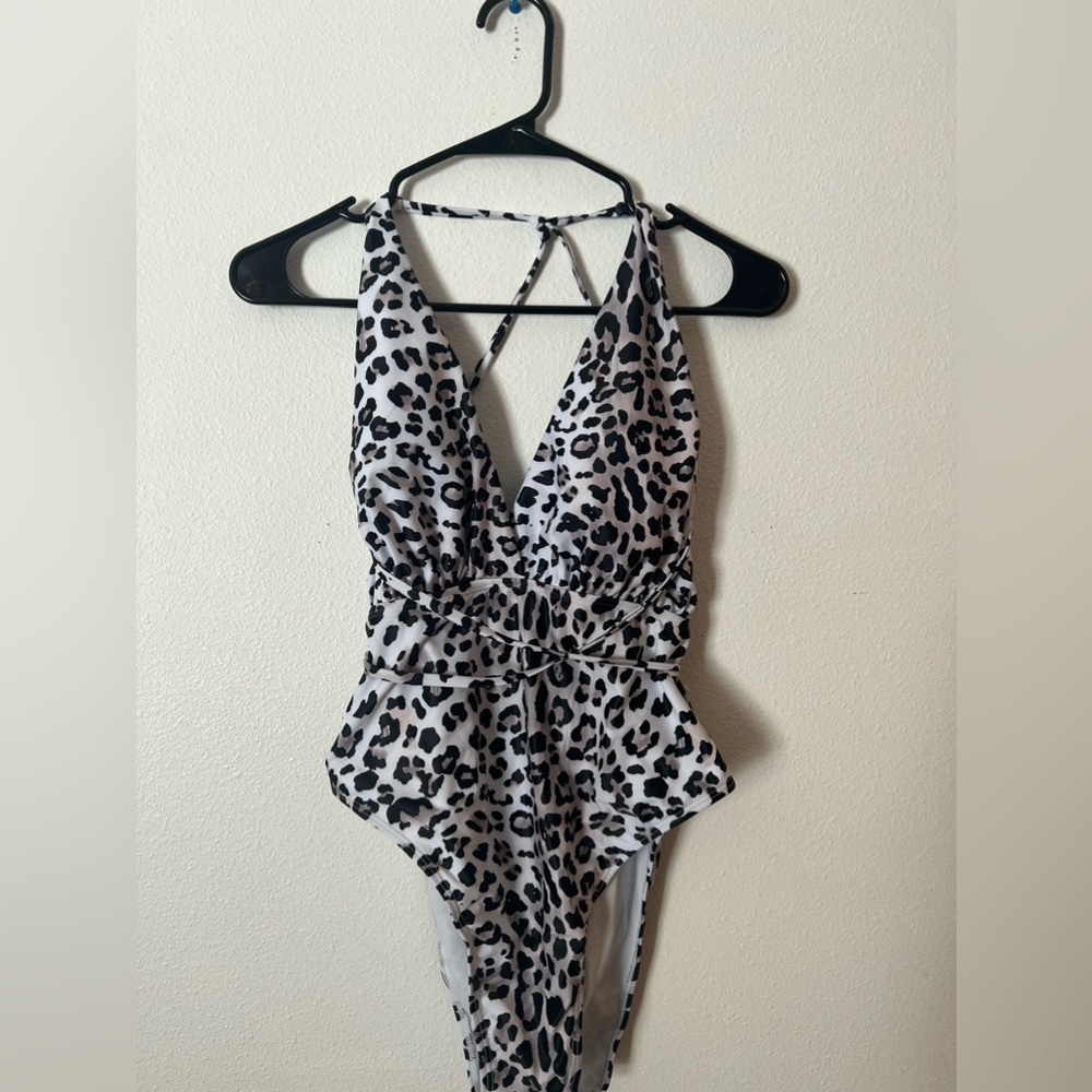 Cheetah print one piece swimsuit. Size XL. Never warn.